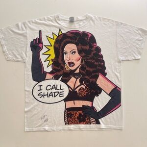 Trinity Taylor Signed T-shirt L Drag Ball